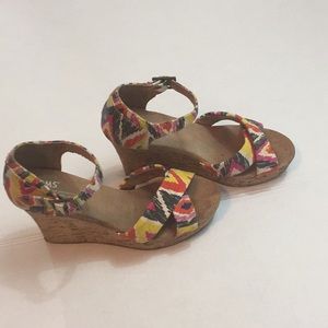 Toms Women ColorfulWedges- Size7W- slip Resistant